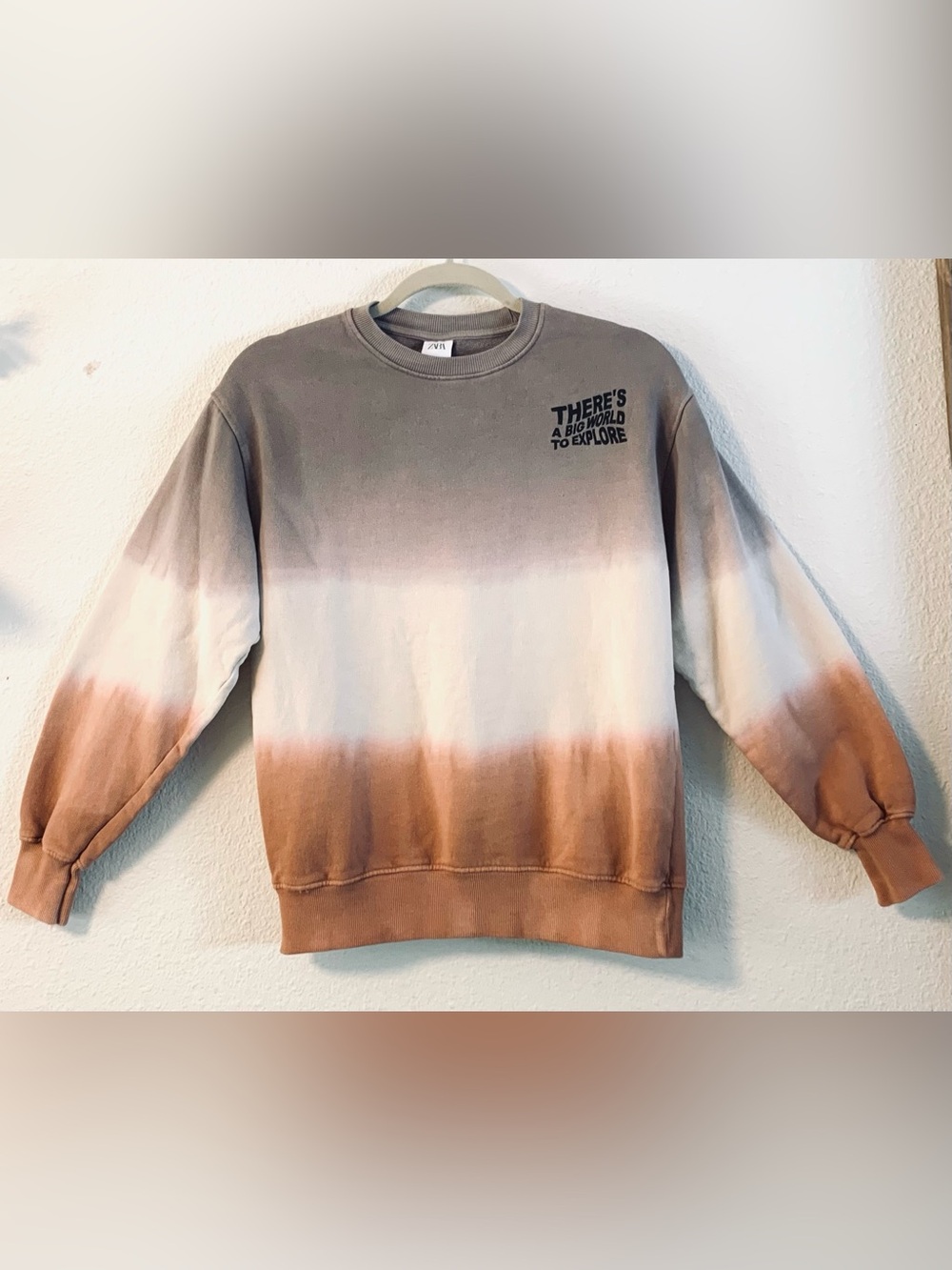 Zara Boys Long Sleeve “THERE’S A BIG WORLD TO EXPLORE “ Sweatshirt Size 11-12